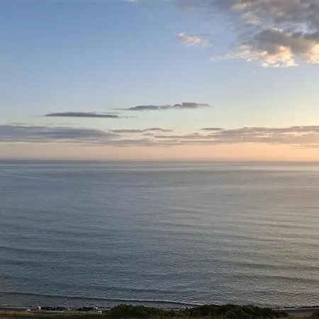 Host And - The Seaview Lookout Apartment