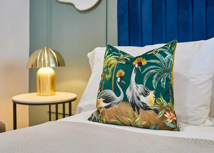 Host And - The Seaview Lookout Scarborough