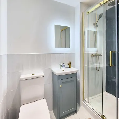 Host And - The Seaview Lookout Scarborough