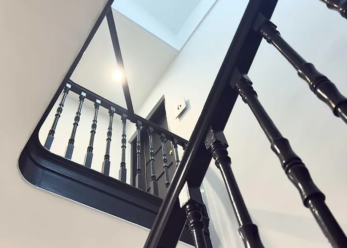 Host And - The Seaview Lookout Scarborough