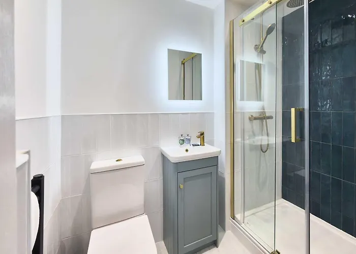 Host And - The Seaview Lookout Scarborough